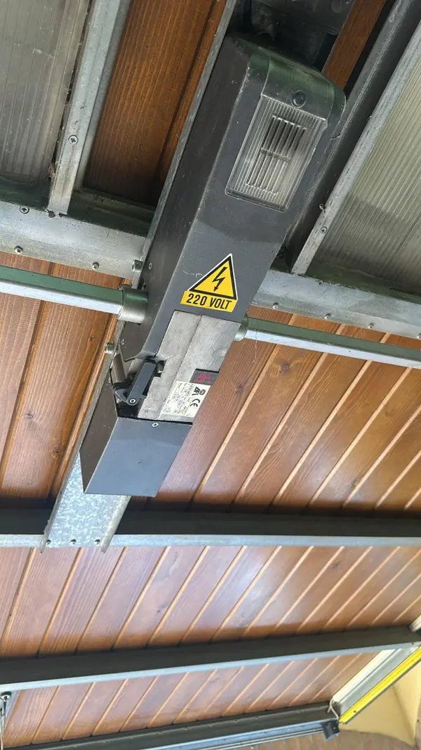 Motore a soffitto per porta sezionale