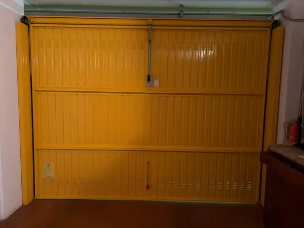Basculante vista dall'interno del garage