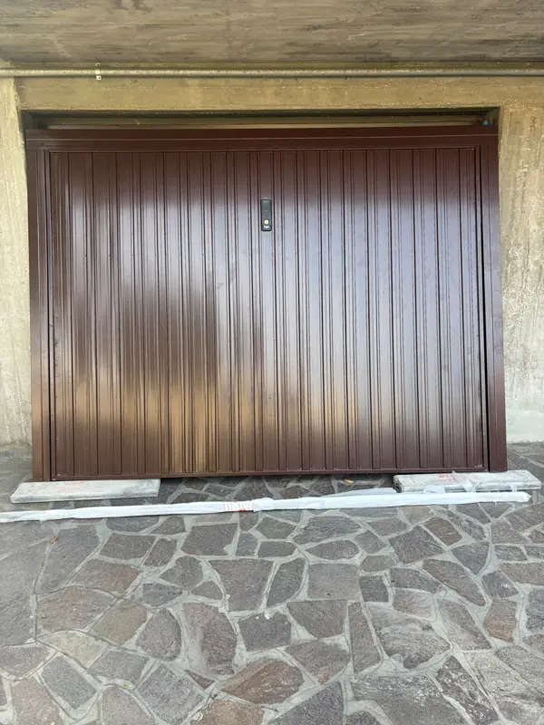 Porta basculante grecata marrone